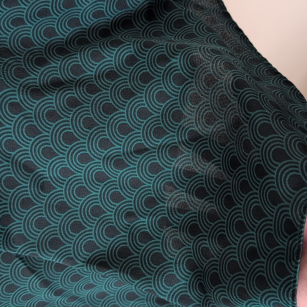 Express Women's Emerald Green Patterned Blouse - image 5